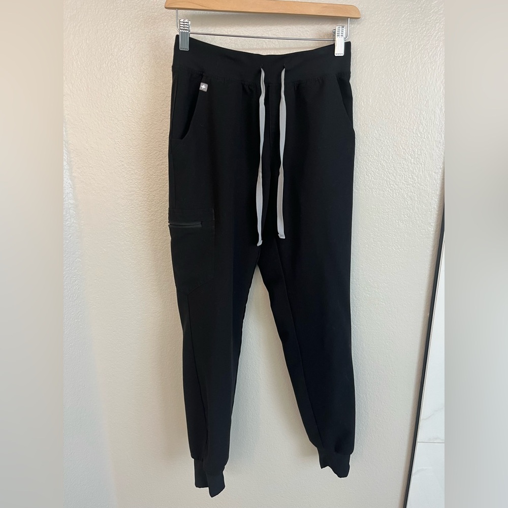 Figs Women's Black Zamora™ - Jogger Scrub Pants